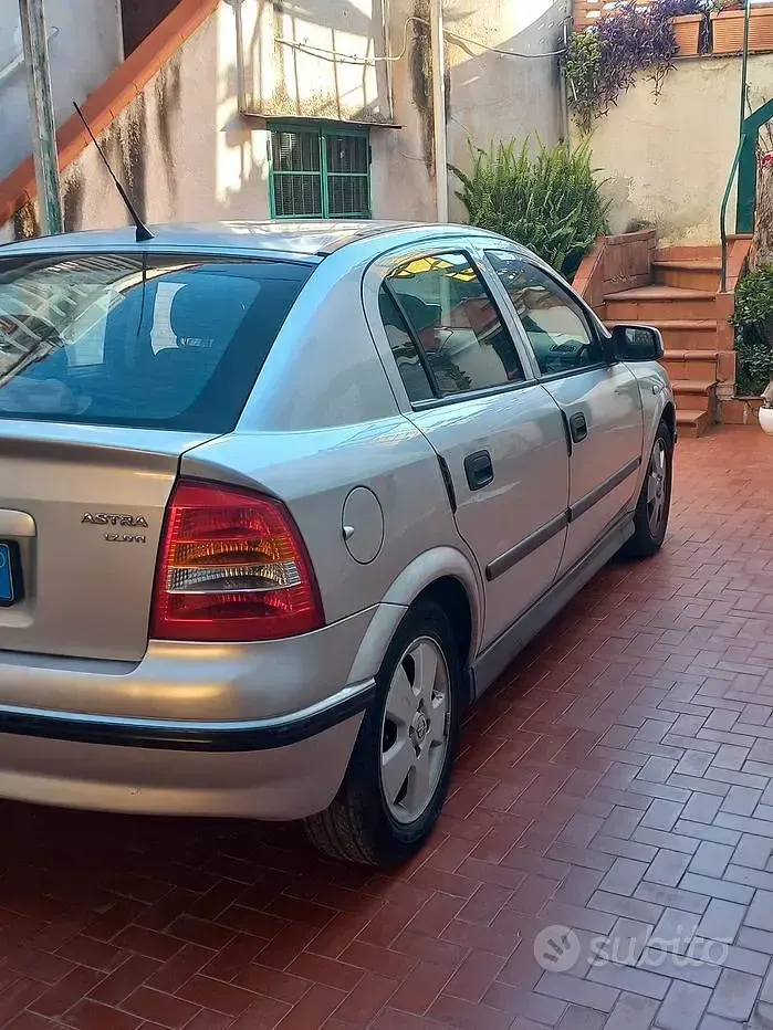 Usata Opel Astra 75 CV (55 kW) 2001 Grigio Berlina