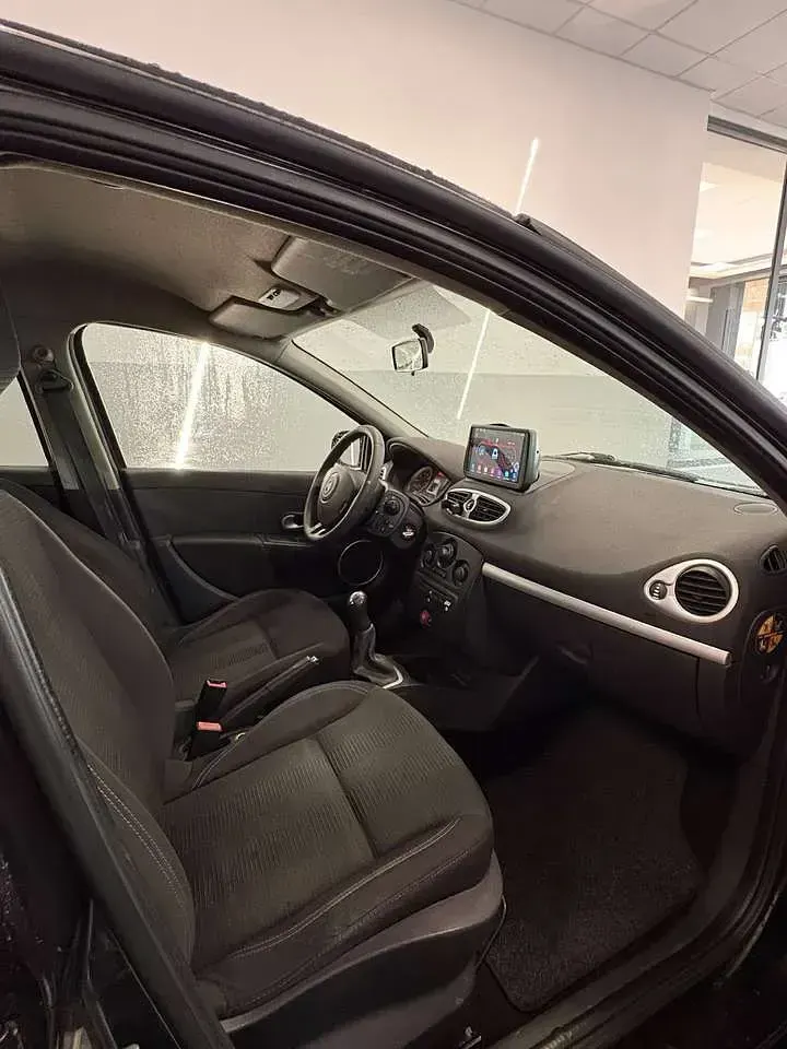 Usata Renault Clio III Luxe 75 CV (55 kW) 2009 Lucido Berlina