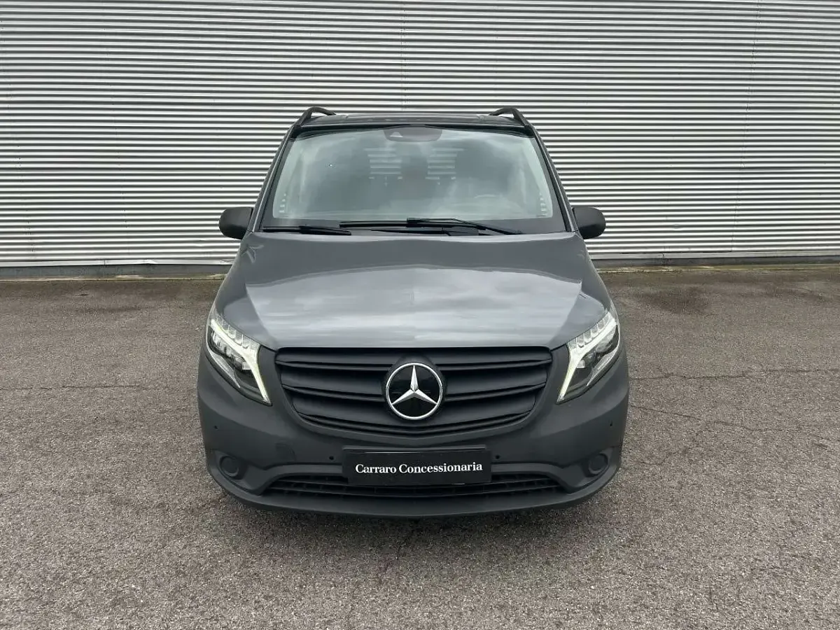 Usata Mercedes Vito 190 CV (139 kW) 2021 Grigio selenite Furgone