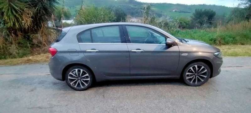 Grigio Usata 2017 Fiat Tipo Lounge Tre volumi | 6500 € (Super prezzo) - Immagine 1/4