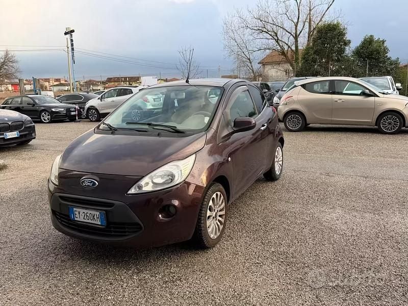 Usata Ford Ka 69 CV (50 kW) 2015 Rosso Berlina