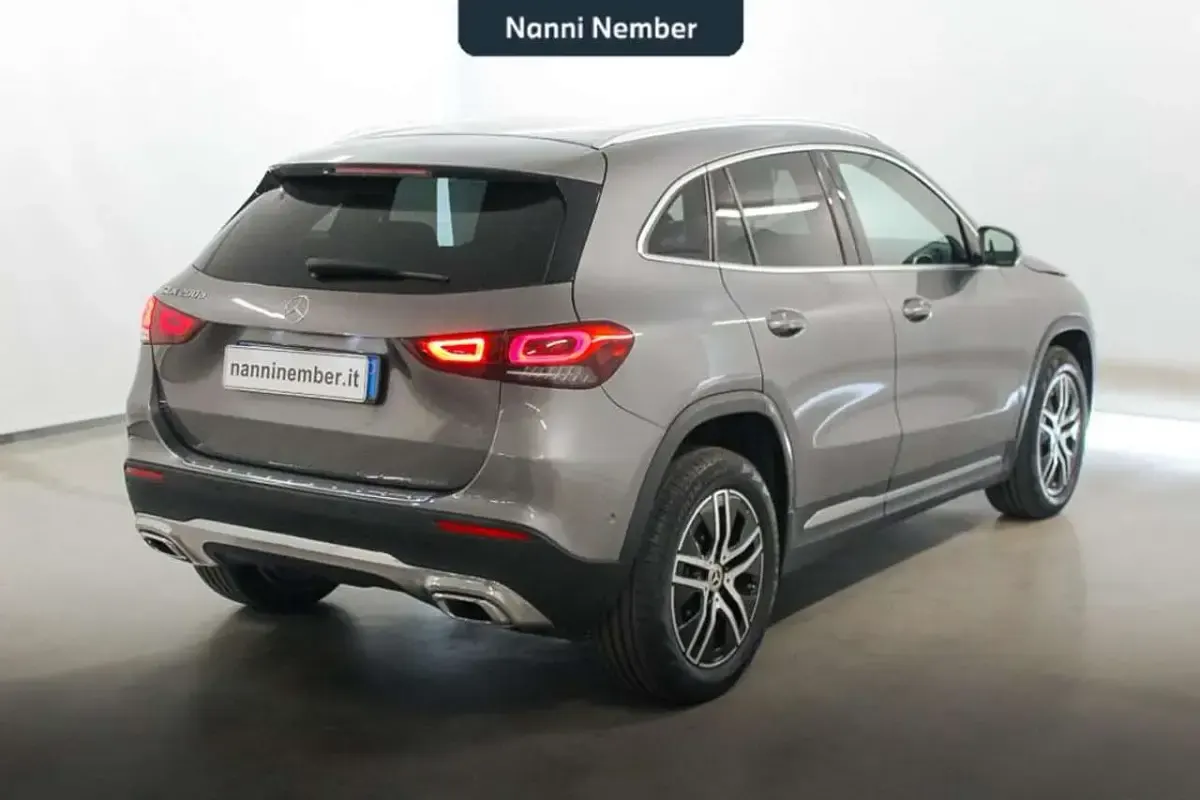 Usata Mercedes GLA200 150 CV (110 kW) 2020 Grigio SUV