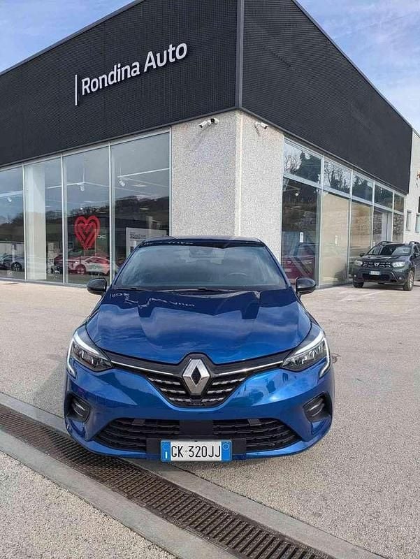 Usata Renault Clio V Techno 145 CV (106 kW) 2023 Blu Berlina