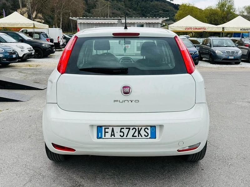 Usata Fiat Punto Lounge 75 CV (55 kW) 2015 Bianco Utilitaria