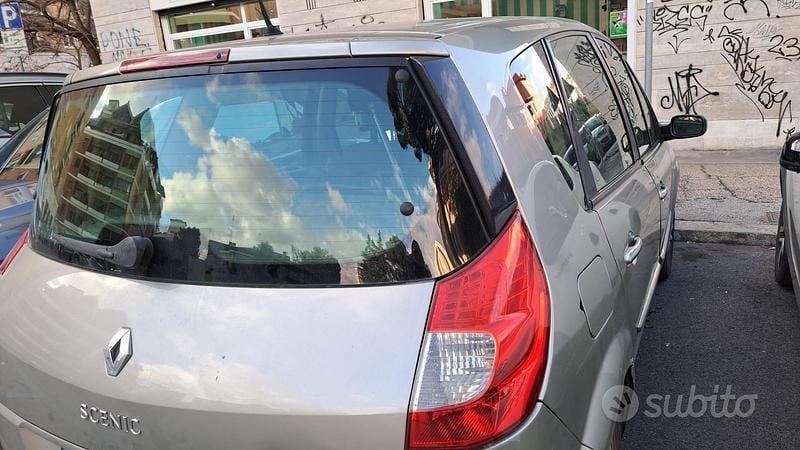 Usata Renault Scénic II Dynamique 106 CV (77 kW) 2006 Grigio Monovolume
