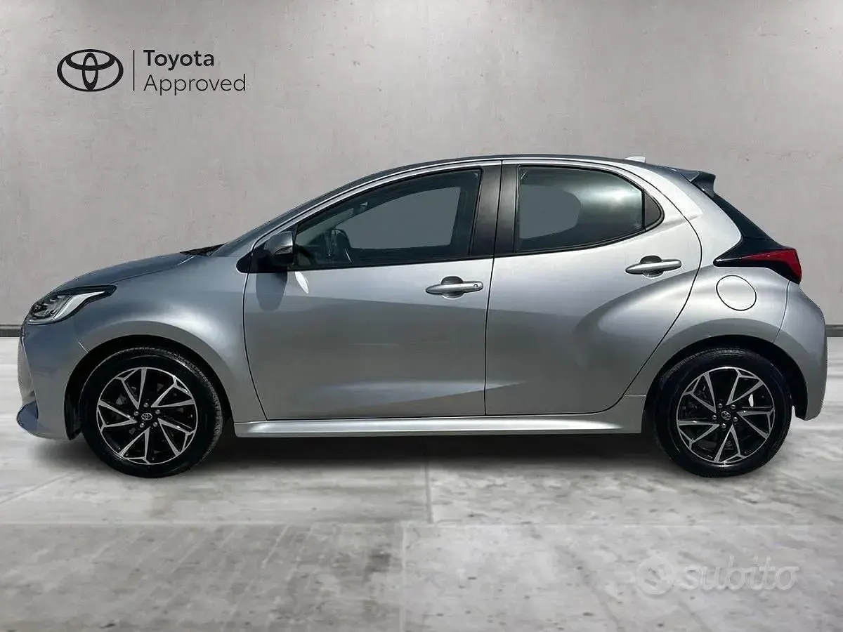 Usata Toyota Yaris Hybrid Trend 92 CV (67 kW) 2022 Grigio Berlina
