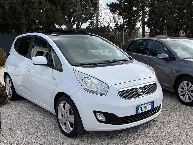 Usata Kia Venga 90 CV (66 kW) 2011 Bianco Utilitaria