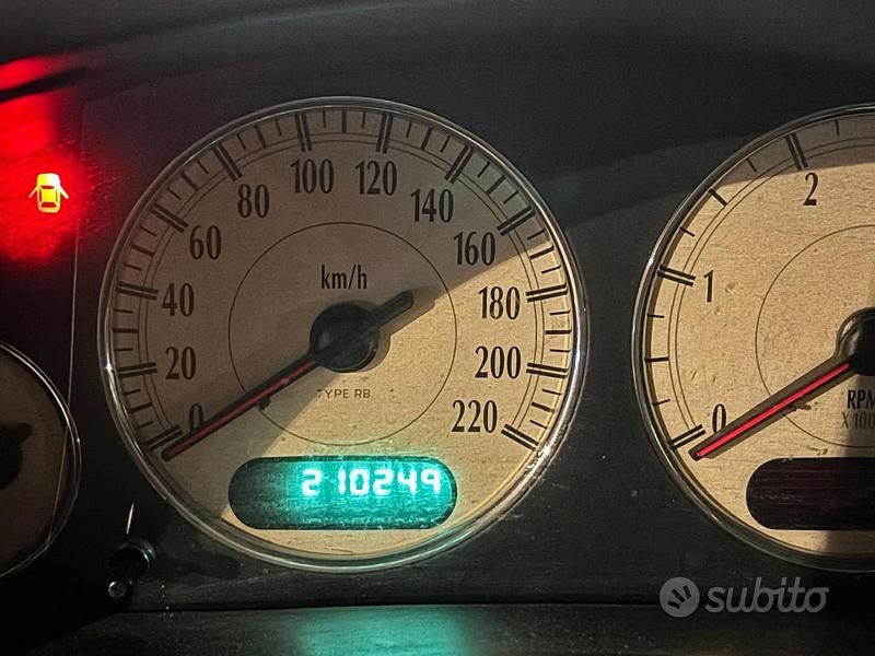 Usata Chrysler Voyager 150 CV (110 kW) 2006 Grigio Monovolume