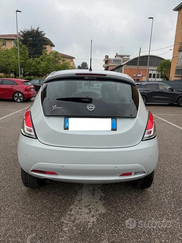 Usata Lancia Ypsilon 84 CV (61 kW) 2016 Grigio Utilitaria