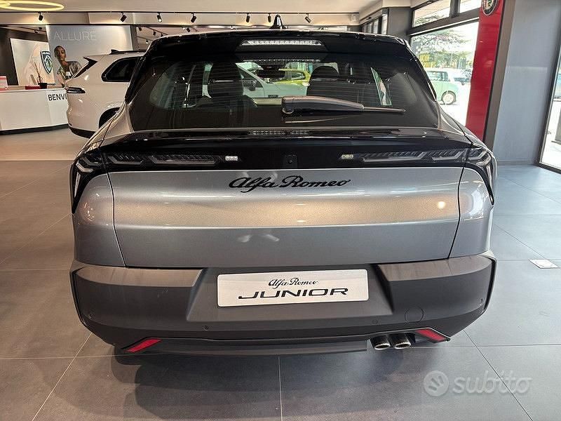 Nuova Alfa Romeo Junior 136 CV (100 kW) 2025 Grigio SUV