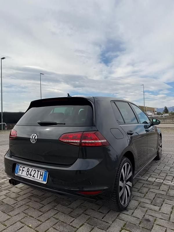 Usata VW Golf VII GTE 149 CV (109 kW) 2016 Grigio Berlina