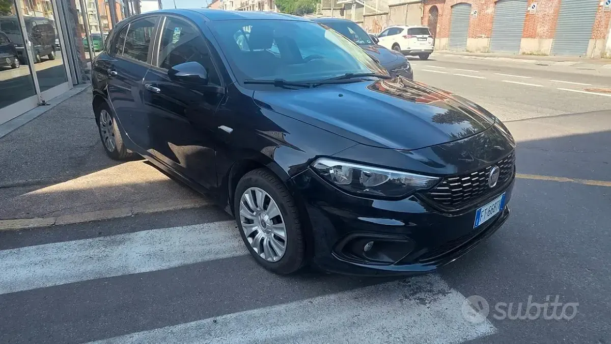 Usata Fiat Tipo Easy 120 CV (88 kW) 2018 Bluazzurro Berlina