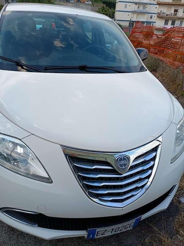 Usata Lancia Ypsilon Gold 95 CV (69 kW) 2014 Utilitaria