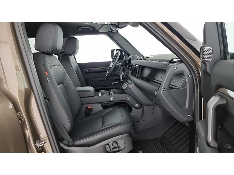 Usata Land Rover Defender SE Dynamic 249 CV (183 kW) 2023 Gondwana stone gloss