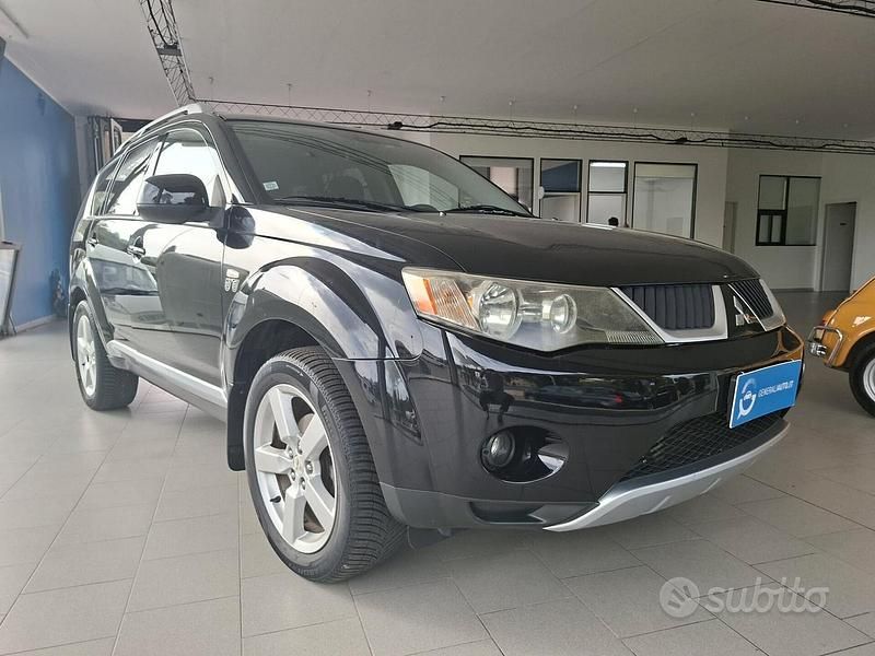 Usata Mitsubishi Outlander Instyle 140 CV (102 kW) 2008 Nero SUV