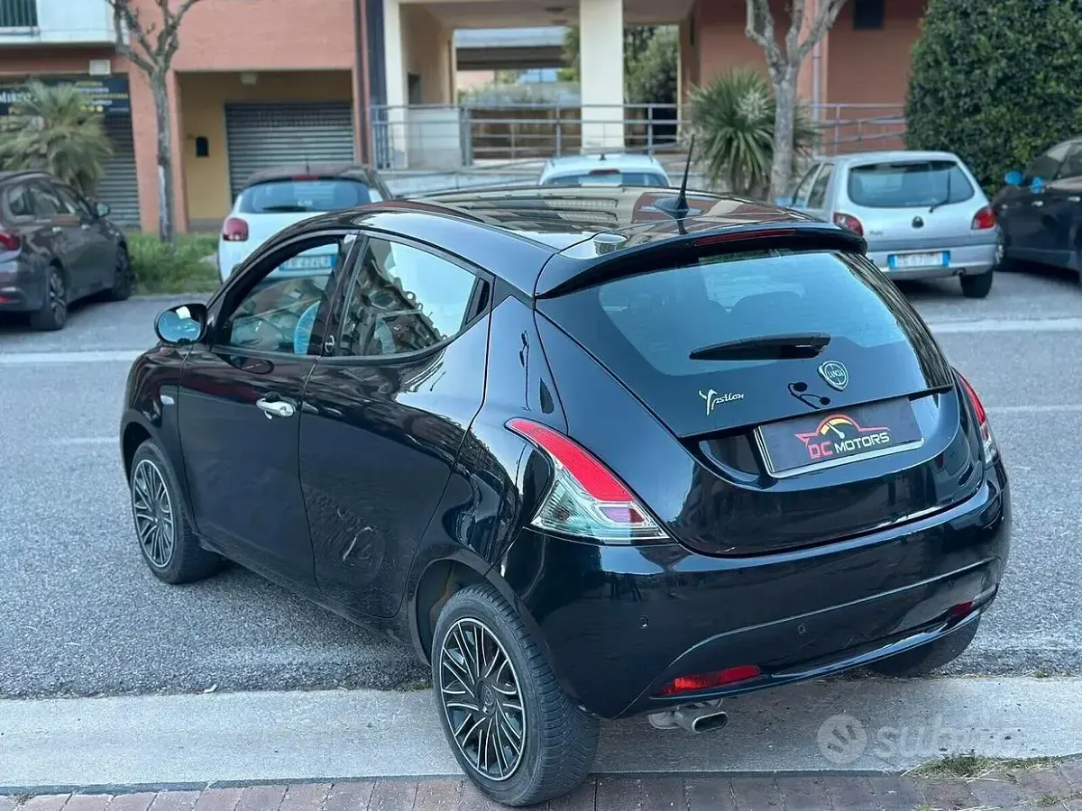 Usata Lancia Ypsilon Gold 69 CV (50 kW) 2021 Nero Utilitaria