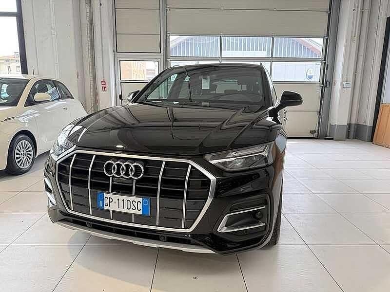 Nero Usata 2022 Audi Q5 Business SUV | 35.900 € (Buon prezzo) - Immagine 1/4