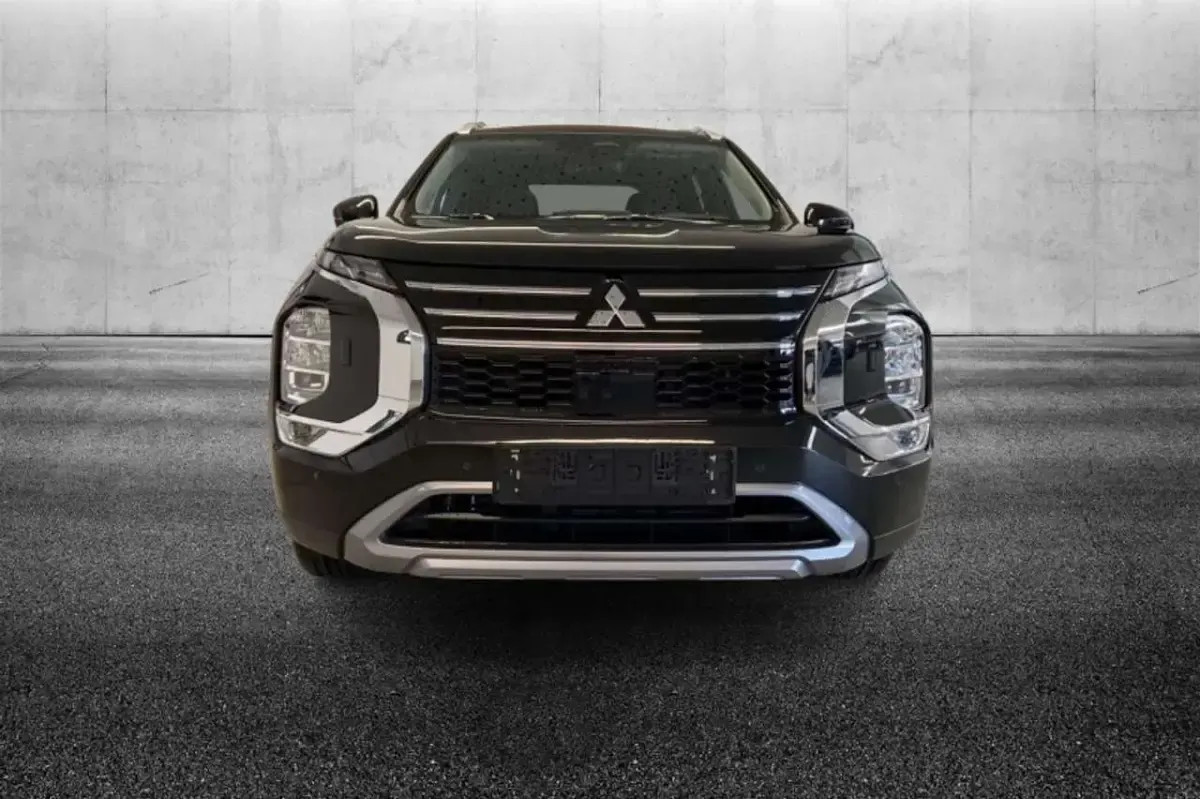 Nuova Mitsubishi Outlander P-HEV Intense 224 CV (164 kW) 2026 Nero Station wagon