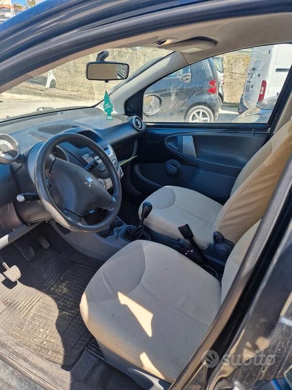 Usata Peugeot 107 68 CV (50 kW) 2006 Grigio Utilitaria