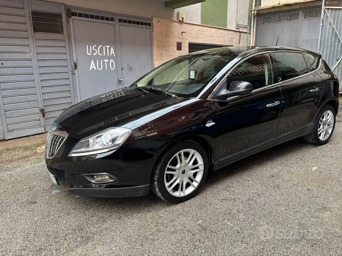 Usata Lancia Delta 120 CV (88 kW) 2009 Utilitaria