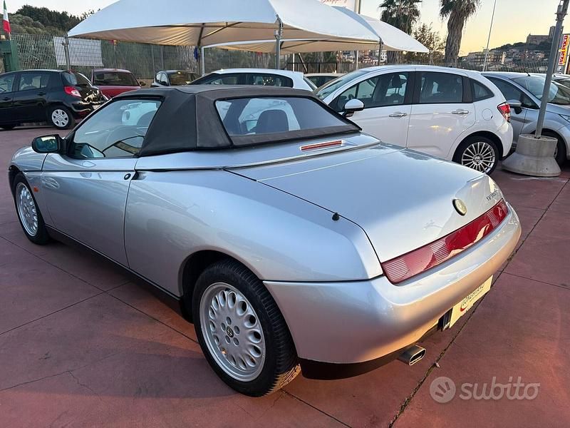 Usata Alfa Romeo Spider 149 CV (109 kW) 1999 Grigio Cabrio