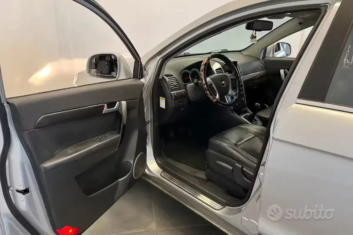 Usata Chevrolet Captiva 150 CV (110 kW) 2007 Grigio SUV