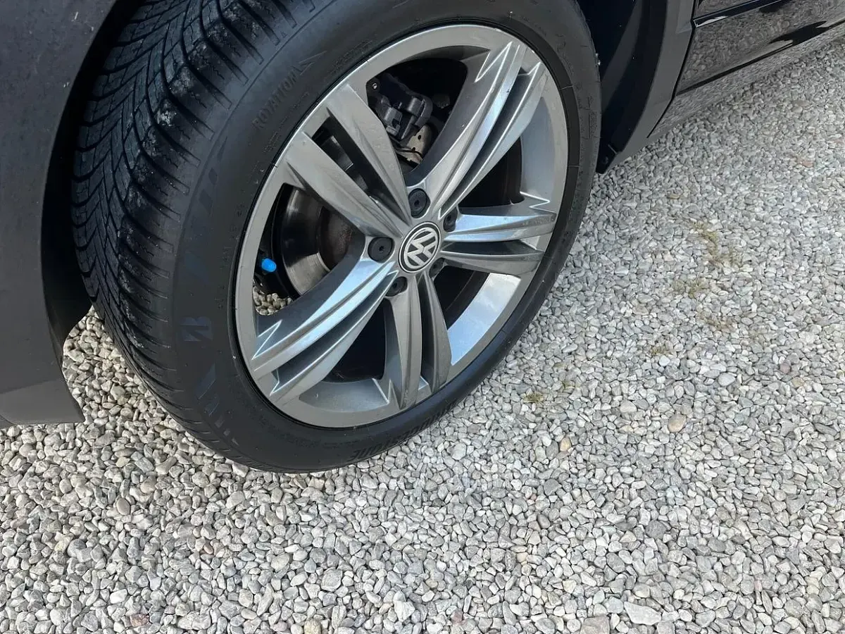 Usata VW T-Roc R-line 116 CV (85 kW) 2019 Nero SUV