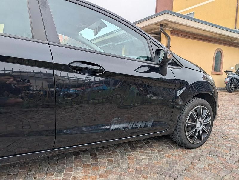 Usata Ford Fiesta 82 CV (60 kW) 2010 Nero Berlina