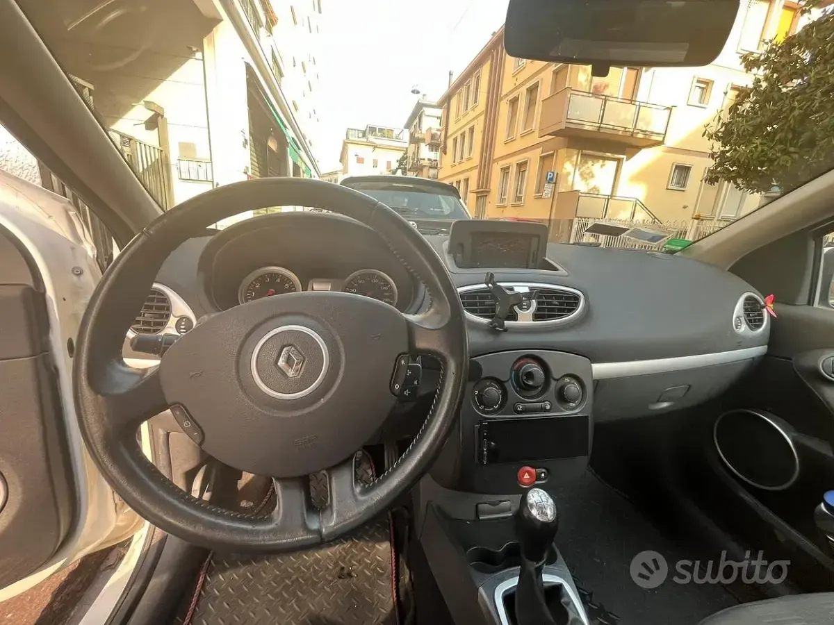 Usata Renault Clio II 58 CV (42 kW) 2010 Bianco Berlina