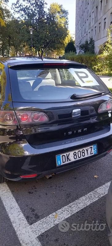 Nero Usata 2007 Seat Ibiza Tre volumi | 1300 € (Ottimo prezzo) - Immagine 1/4