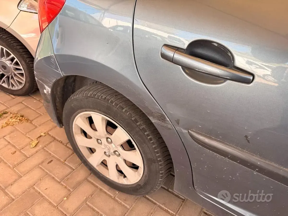 Gebraucht Peugeot 207 73 PS (53 kW) 2007 Grau Kleinwagen