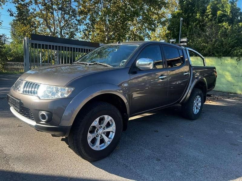 Bronzo Usata 2011 Mitsubishi L200 Intense+ Pick-up | 17.500 € (Buon prezzo) - Immagine 1/4