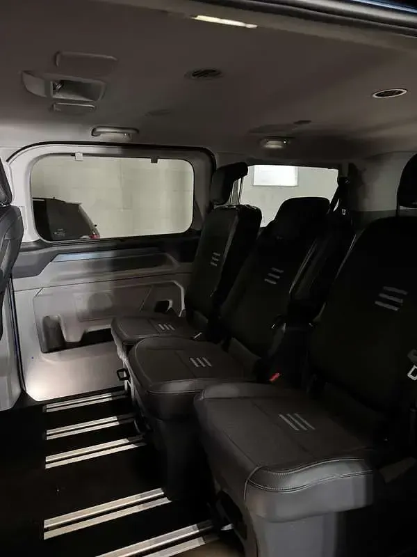 Usata Ford Tourneo Active 170 CV (125 kW) 2025 Blu/azzurro Monovolume