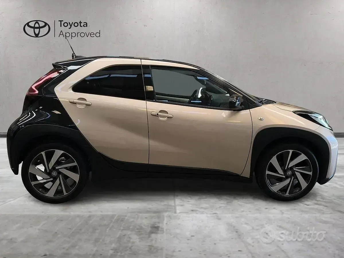 Usata Toyota Aygo X Lounge 72 CV (52 kW) 2023 Rosso SUV