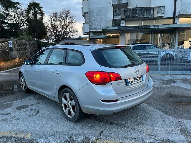 Usata Opel Astra 110 CV (80 kW) 2011 Grigio Station wagon