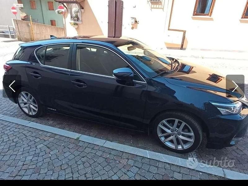 Usata Lexus CT200h Executive Line 99 CV (72 kW) 2018 Blu/azzurro Berlina