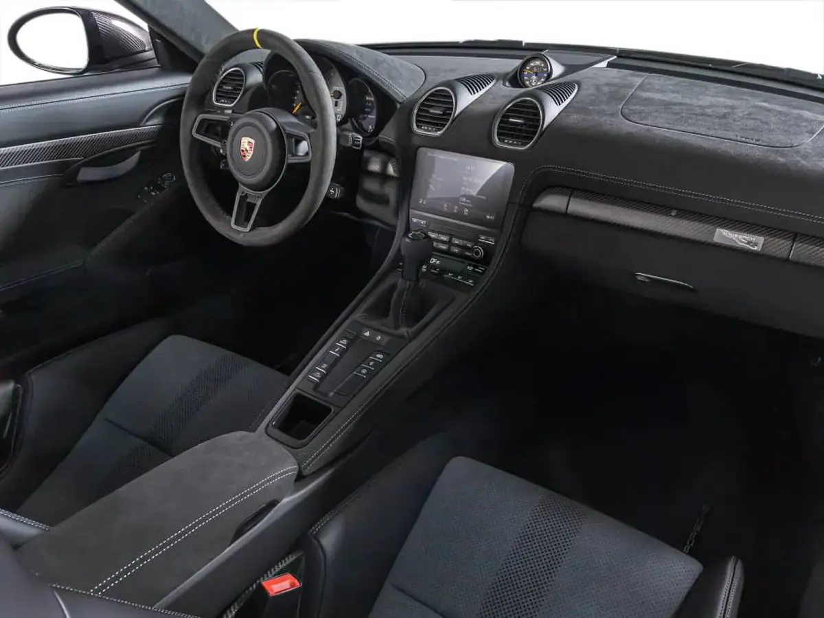 Nuova Porsche 718 Spyder 2026 Colore su campione/capote nera con finiture grigio artico Cabrio