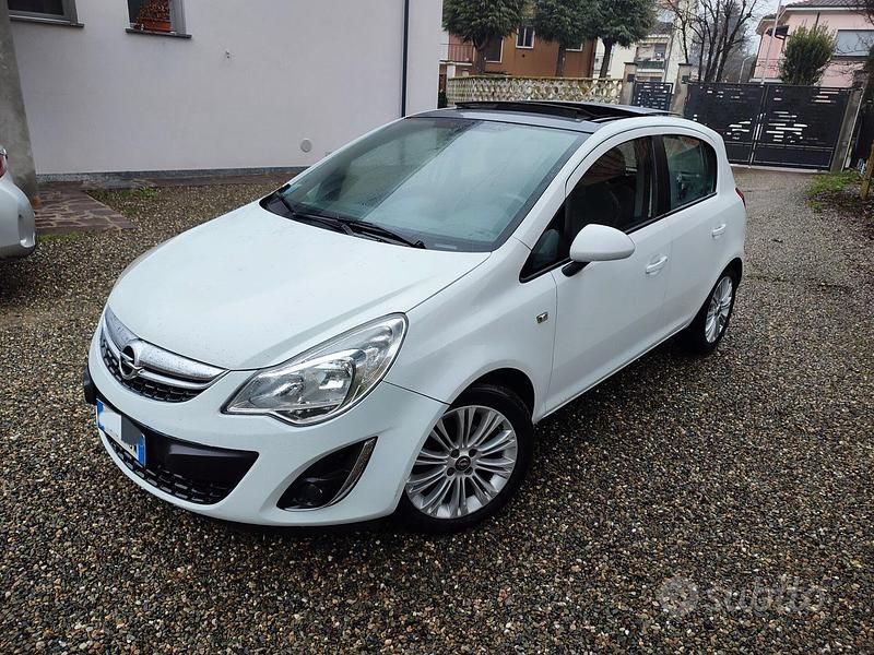 Bianco Usata 2011 Opel Corsa Tre volumi | 4500 € (Cara) - Immagine 1/4