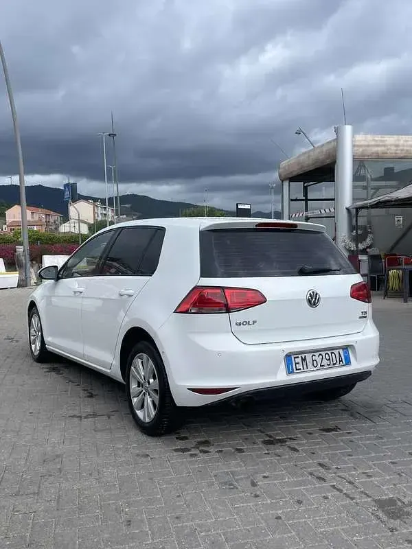 Usata VW Golf VII Highline 105 CV (77 kW) 2013 Berlina