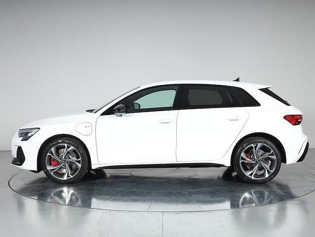 Nuova Audi A3 S-Line 272 CV (200 kW) 2025 Bianco arkona Berlina