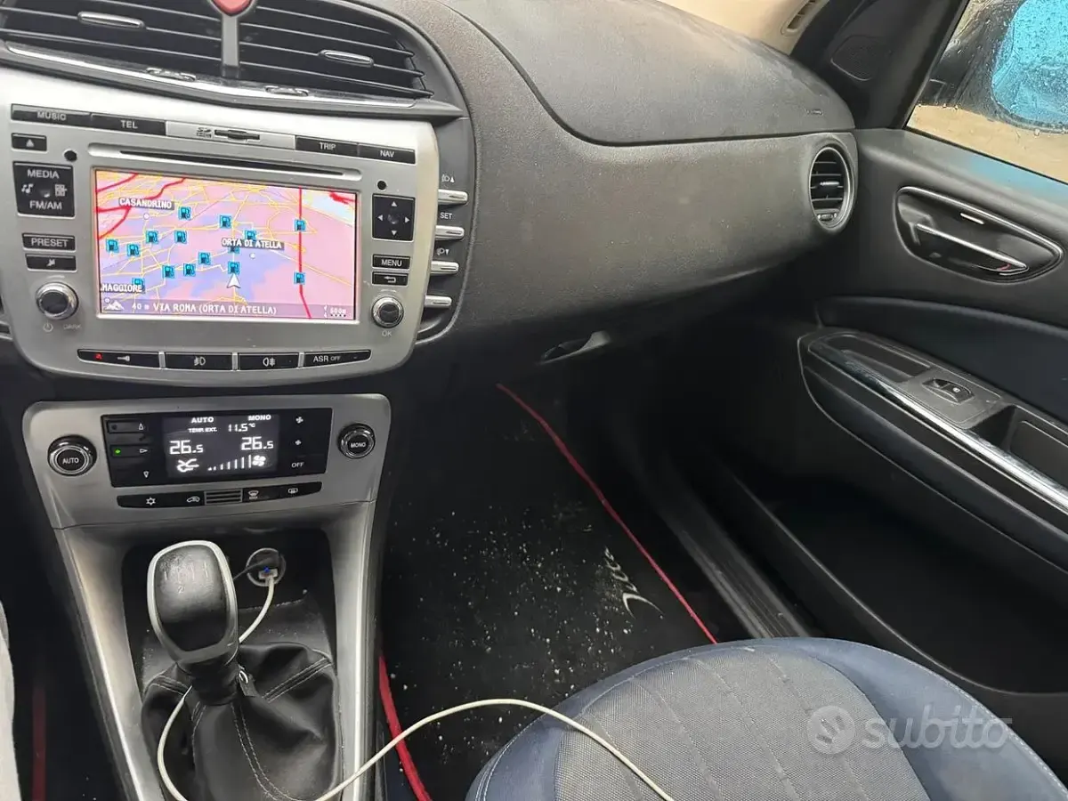 Usata Lancia Delta 120 CV (88 kW) 2012 Grigio Utilitaria