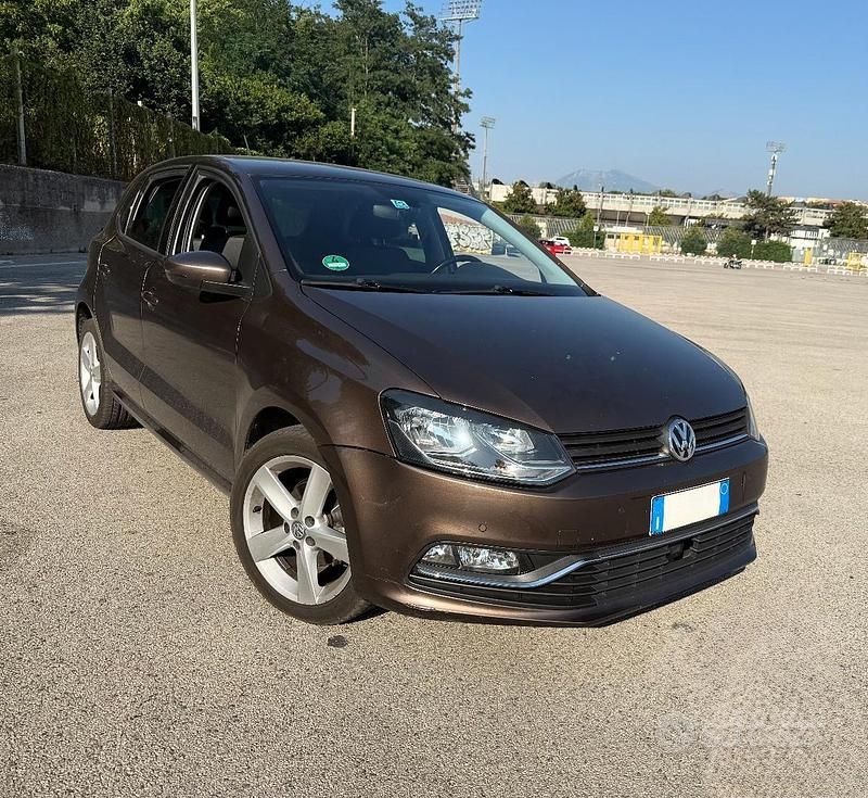 Usata VW Polo Comfortline 75 CV (55 kW) 2015 Marrone Berlina