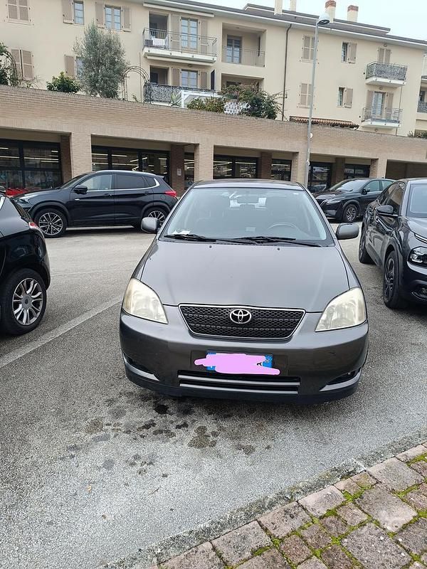 Usata Toyota Corolla 97 CV (71 kW) 2004 Nero Berlina