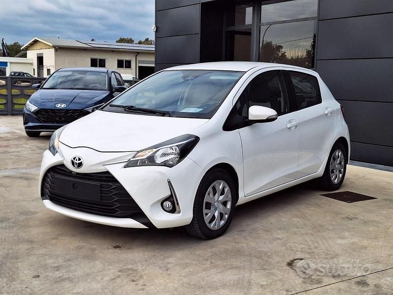 Usata Toyota Yaris Business Edition 70 CV (51 kW) 2019 Bianco Utilitaria