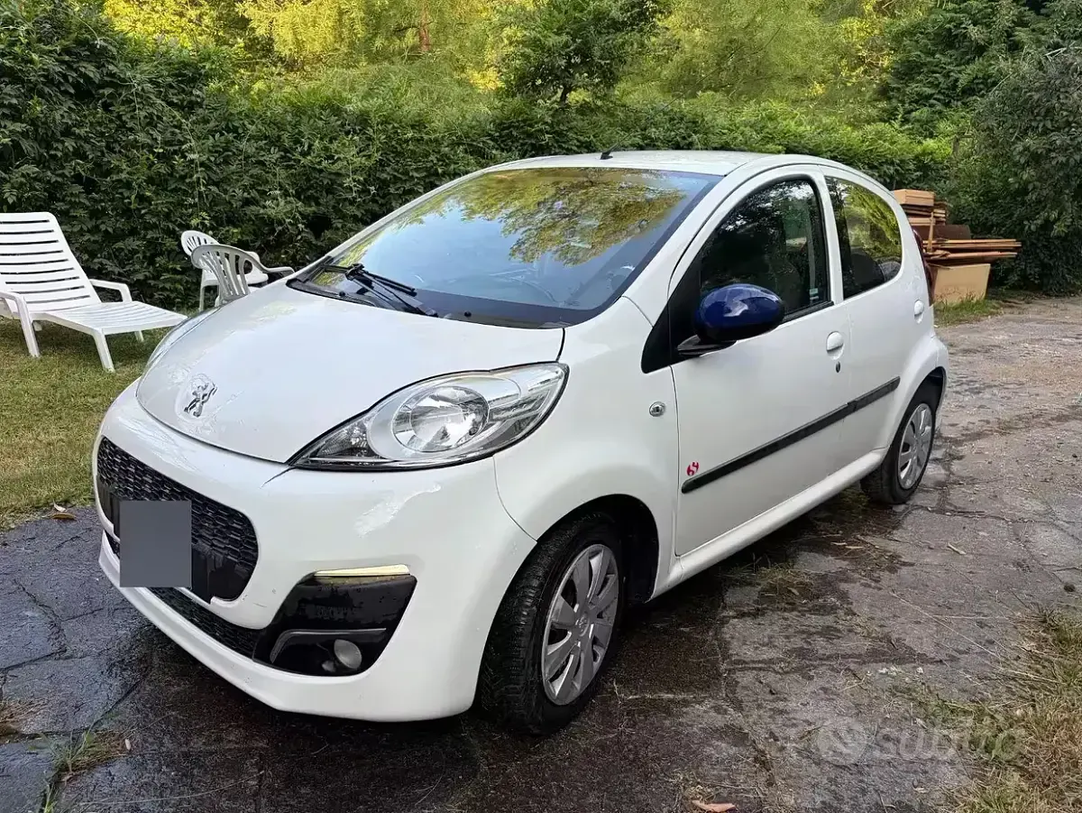 Usata Peugeot 107 68 CV (50 kW) 2012 Bianco Utilitaria