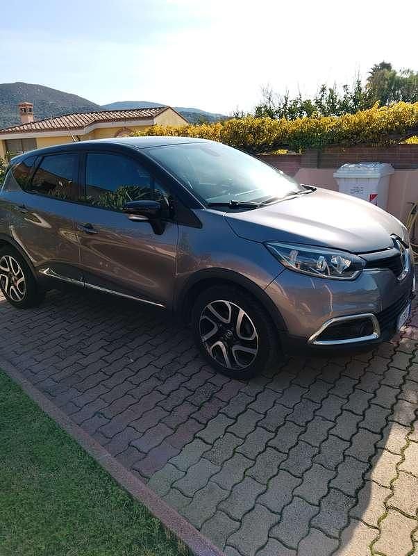 Usata Renault Captur Iconic 90 CV (66 kW) 2017 Grigio SUV