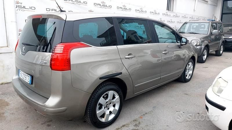 Usata Peugeot 5008 Allure 120 CV (88 kW) 2015 Marrone Monovolume