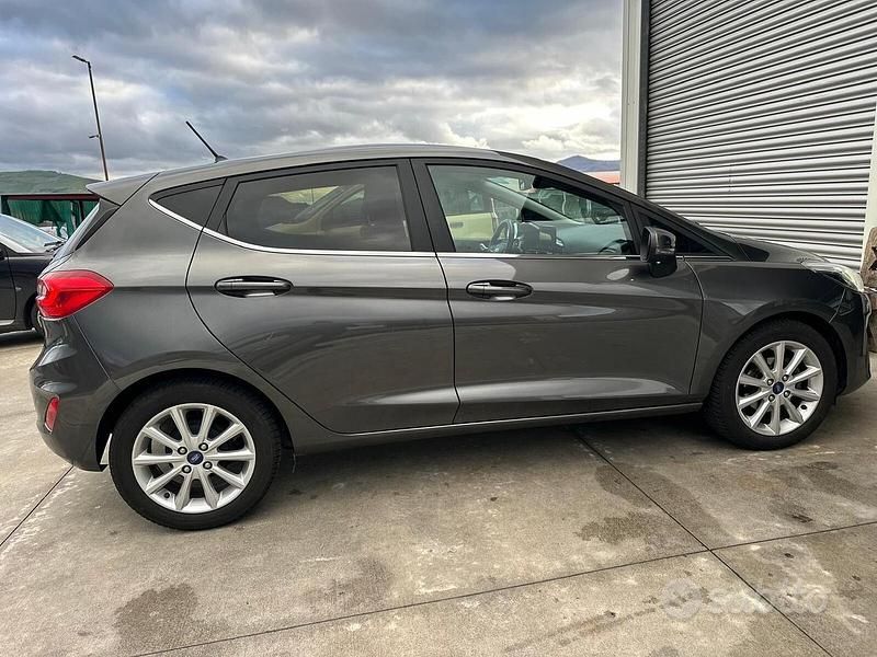 Usata Ford Fiesta Vignale 86 CV (63 kW) 2019 Grigio Utilitaria