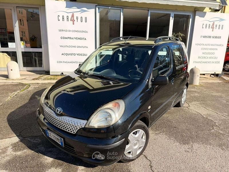 Usata Toyota Yaris Verso Sol 86 CV (63 kW) 2002 Nero Monovolume