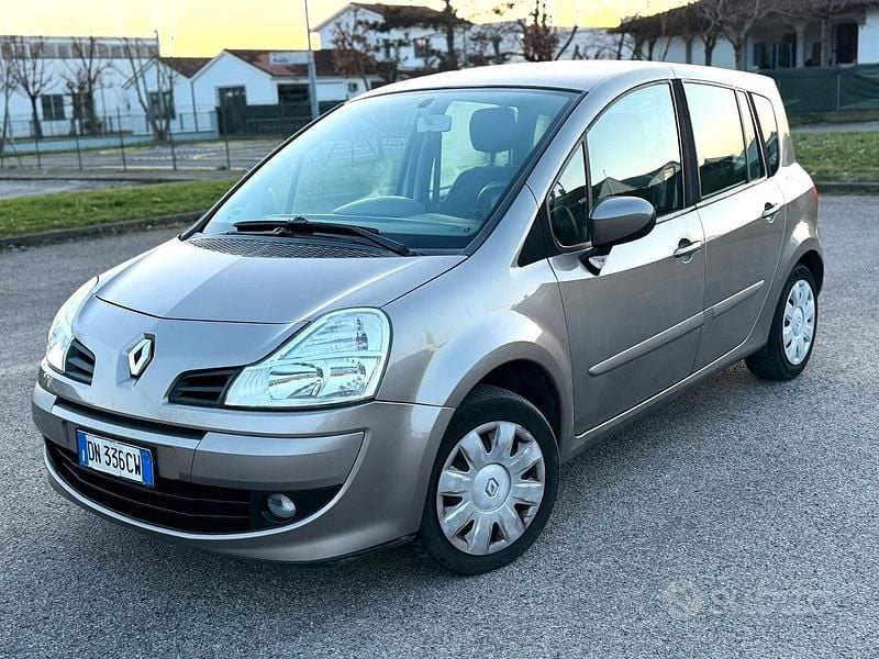 Usata Renault Modus Dynamique 85 CV (62 kW) 2008 Grigio Monovolume